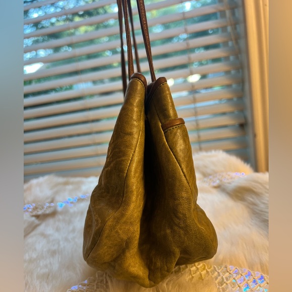 Jo Ann Page Medium East-West in Olive Cow and Bronze Trim, Full-grain Leather - Picture 7 of 14